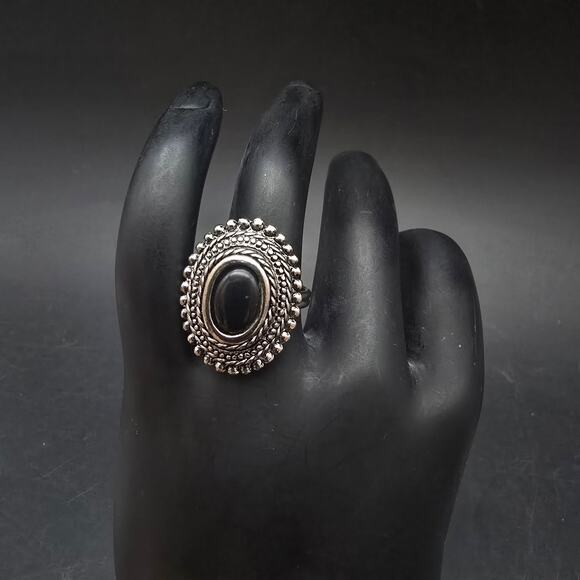 Vintage Black Cabochon Silver Tone Oval Ring Size 6.25 Adjustable - Picture 1 of 10